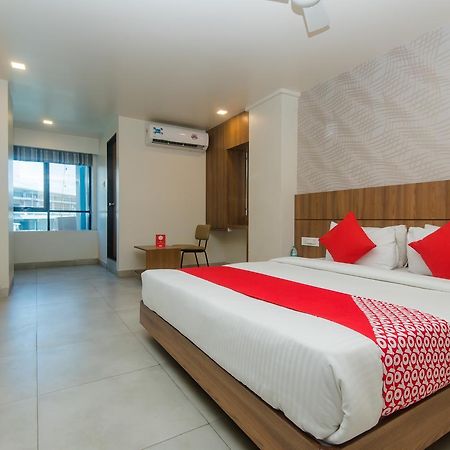 Oyo 13857 Hotel Imperial Umele Экстерьер фото