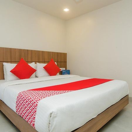 Oyo 13857 Hotel Imperial Umele Экстерьер фото