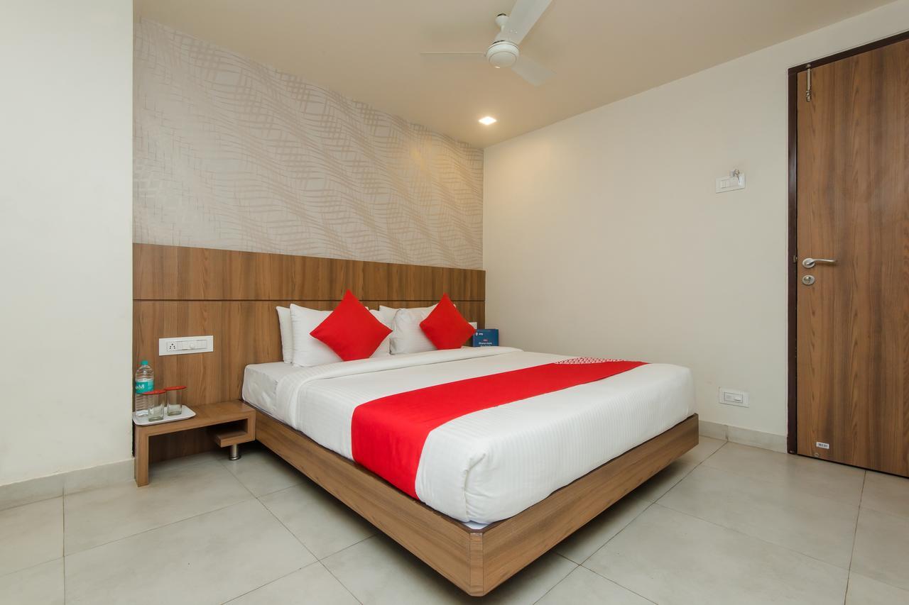 Oyo 13857 Hotel Imperial Umele Экстерьер фото