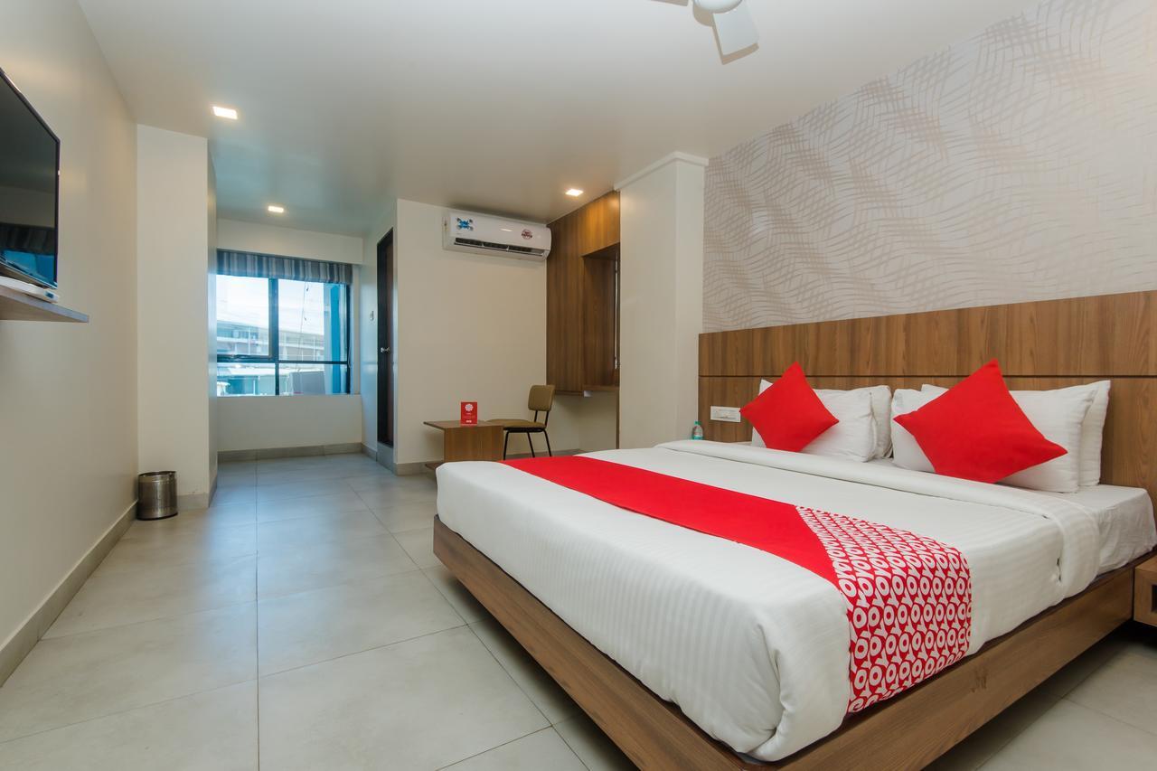 Oyo 13857 Hotel Imperial Umele Экстерьер фото