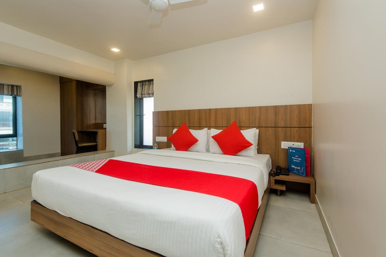 Oyo 13857 Hotel Imperial Umele Экстерьер фото
