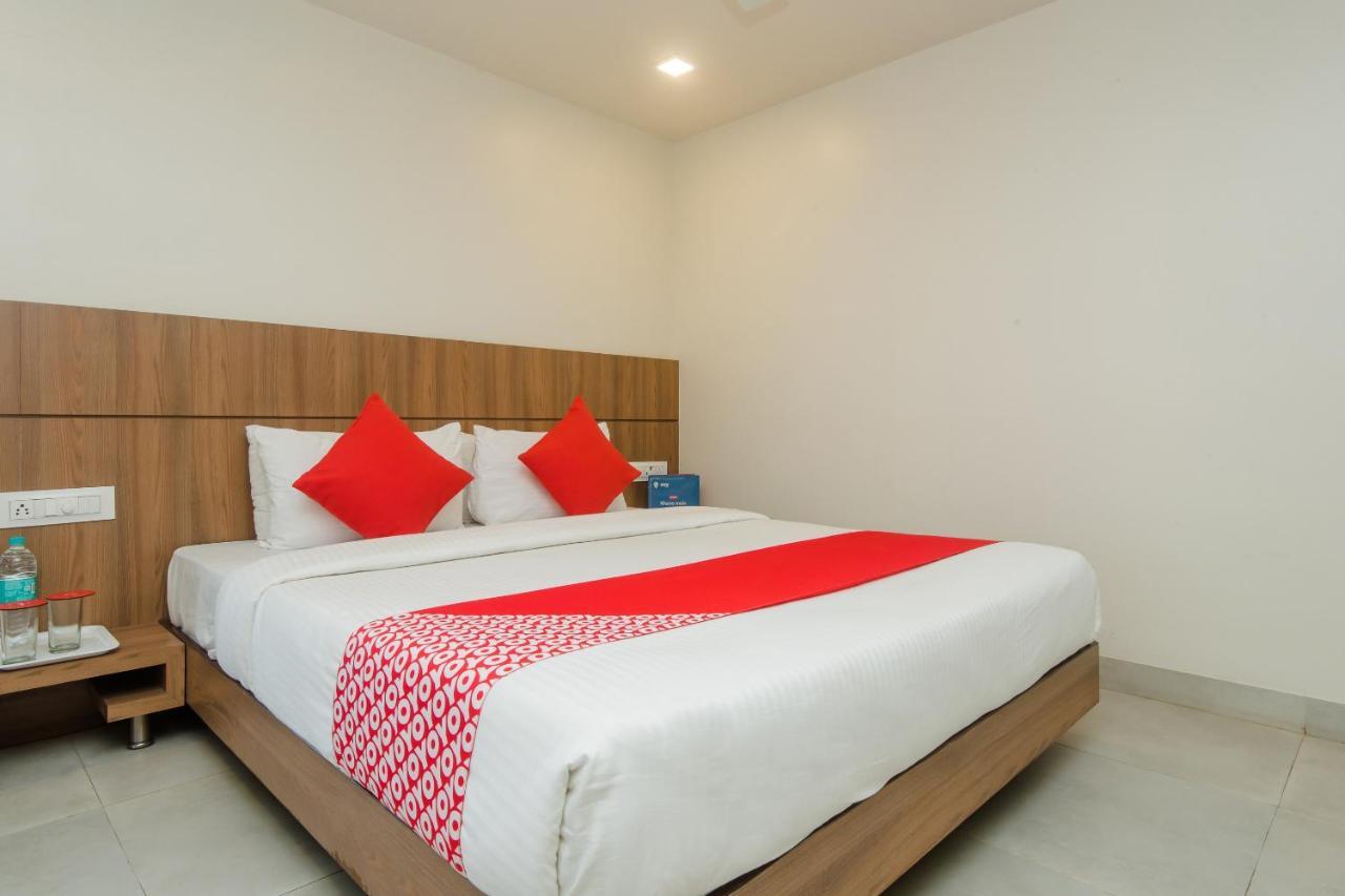 Oyo 13857 Hotel Imperial Umele Экстерьер фото